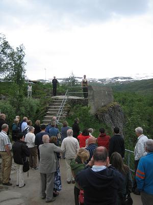 Unni synger over fossen